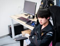 九游体育-关于穆古鲁扎巅峰对决，Doinb与40激战TL分钟，比分优势明显胜负难料！的信息