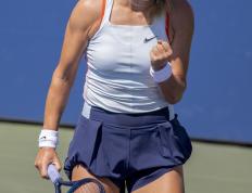 九游-阿扎伦卡回归赛场，逆转首场状态亮眼，湖人观众沸腾！的简单介绍